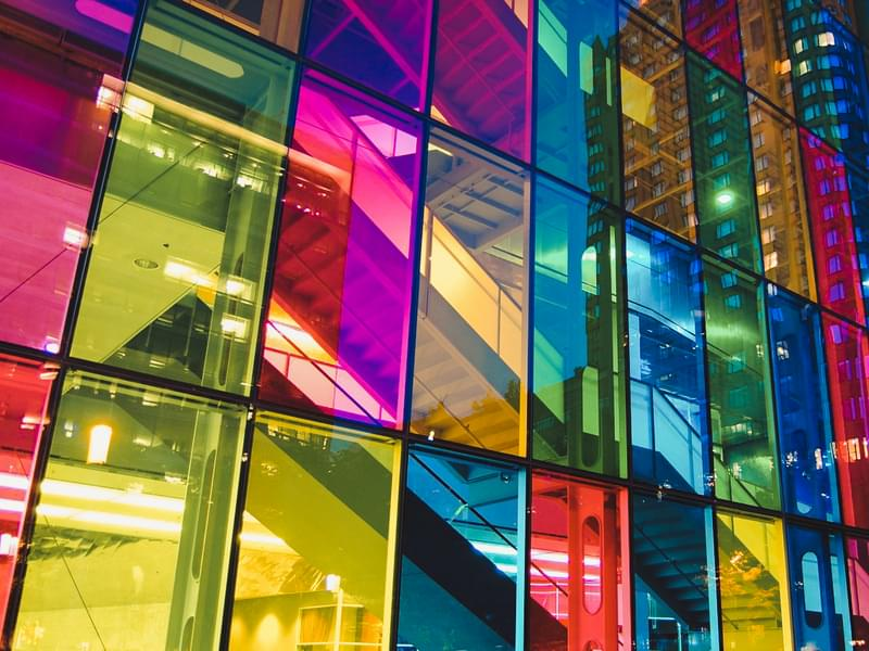 Разноцветное стекло для облицовки фасада