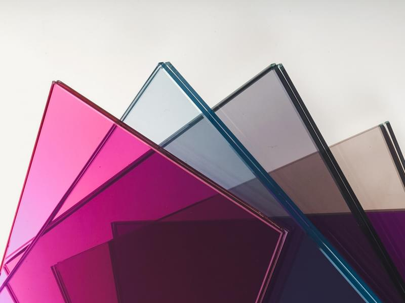Ассортимент стекла с однотонным цветным покрытием